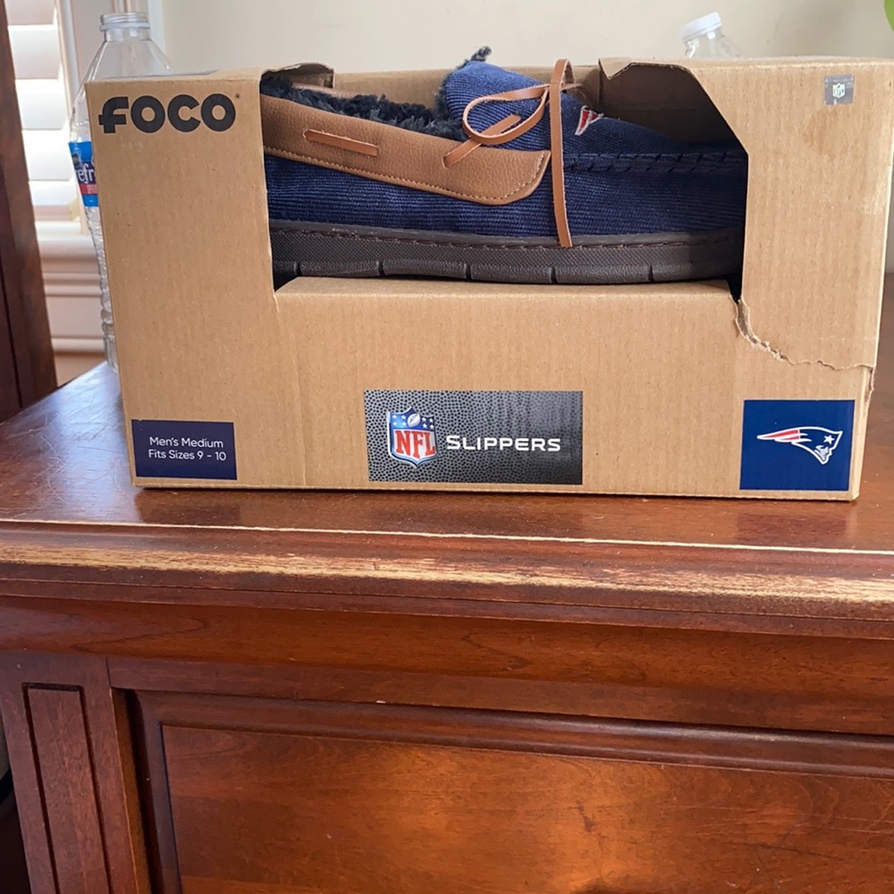 Brand new Patriots slippers foco